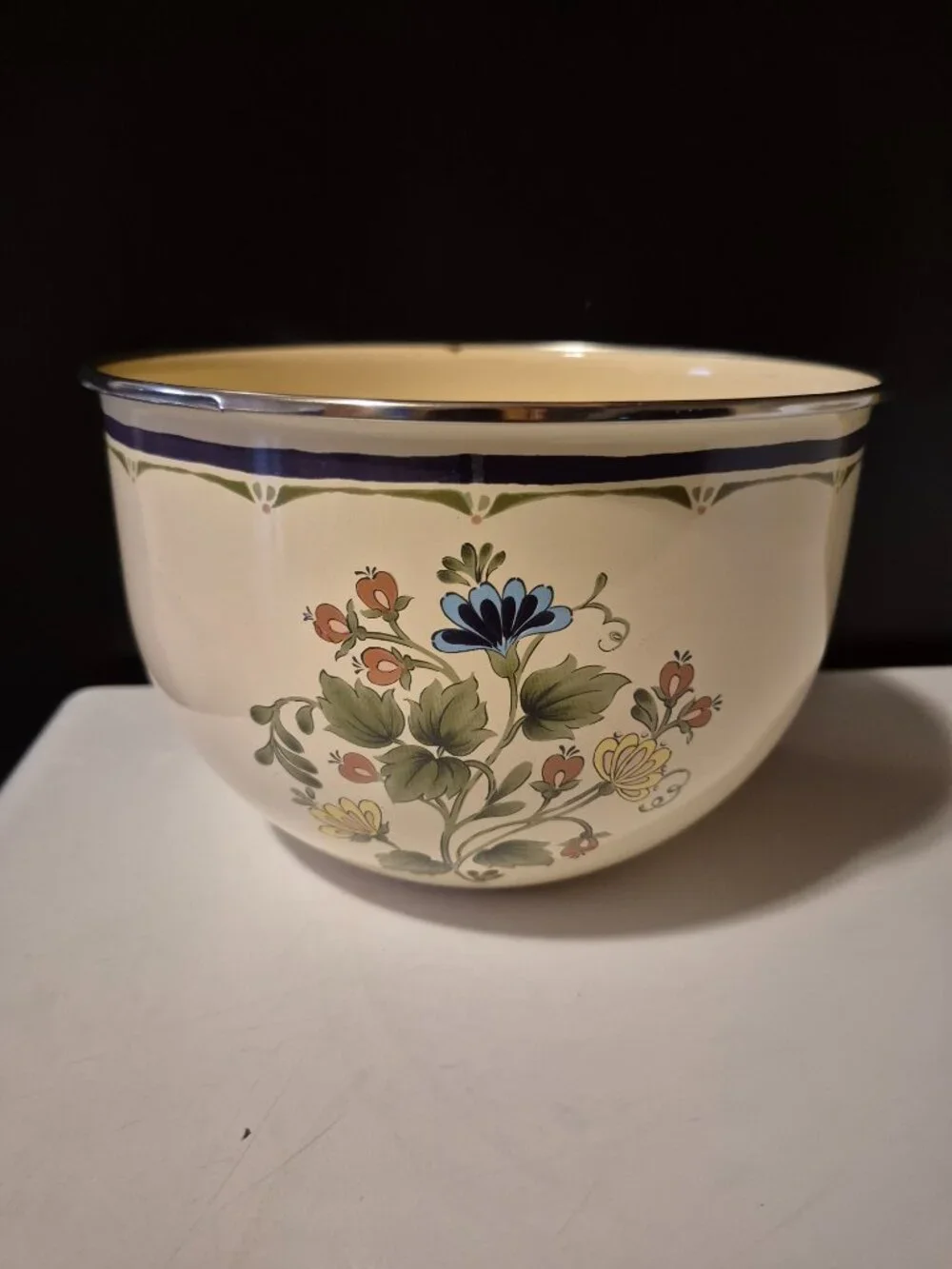 RARE VINTAGE KOBE KITCHEN FLORAL METAL ENAMAL BOWL